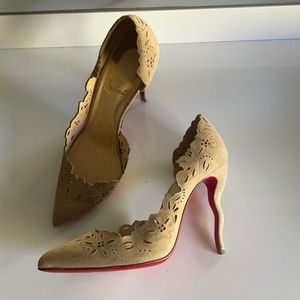Almost new Christian louboutins, suede nude